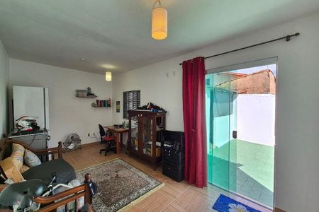 Casa à venda com 250m², 3 quartos e 2 vagas Casa à venda com 250m², 3 quartos e 2 vagasSala / Quarto