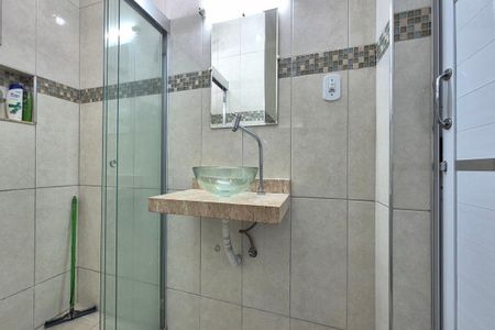 Casa à venda com 250m², 3 quartos e 2 vagas Casa à venda com 250m², 3 quartos e 2 vagasBanheiro