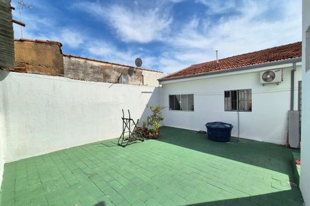 Casa à venda com 250m², 3 quartos e 2 vagas Casa à venda com 250m², 3 quartos e 2 vagasQuintal