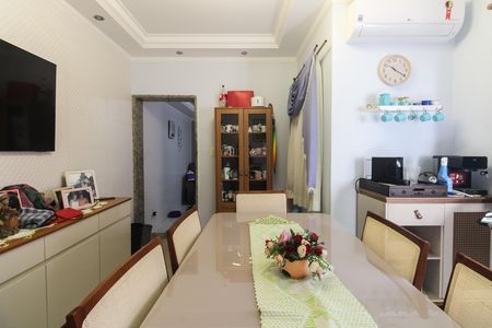 Casa à venda com 149m², 4 quartos e 2 vagas Casa à venda com 149m², 4 quartos e 2 vagasSala de Jantar