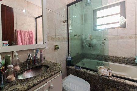 Casa à venda com 149m², 4 quartos e 2 vagas Casa à venda com 149m², 4 quartos e 2 vagasCasa 2 - Banheiro