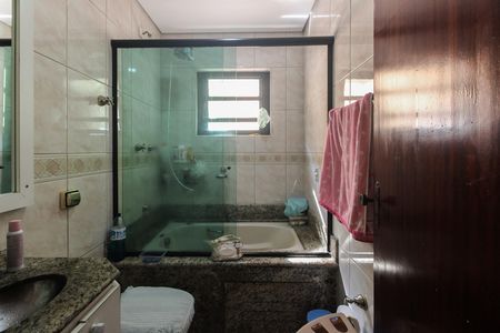 Casa à venda com 149m², 4 quartos e 2 vagas Casa à venda com 149m², 4 quartos e 2 vagasCasa 2 - Banheiro