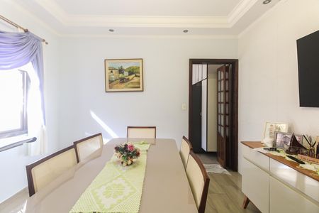 Casa à venda com 149m², 4 quartos e 2 vagas Casa à venda com 149m², 4 quartos e 2 vagasSala de Jantar