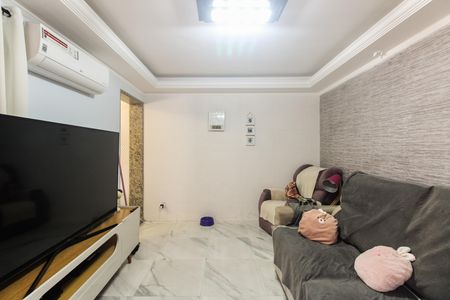Casa à venda com 149m², 4 quartos e 2 vagas Casa à venda com 149m², 4 quartos e 2 vagasSala
