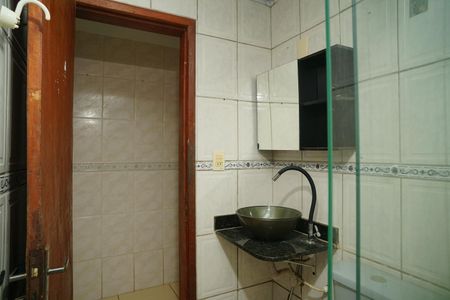 Casa para alugar com 60m², 2 quartos e 2 vagas Casa para alugar com 60m², 2 quartos e 2 vagasBanheiro