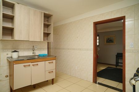 Casa para alugar com 60m², 2 quartos e 2 vagas Casa para alugar com 60m², 2 quartos e 2 vagasCozinha