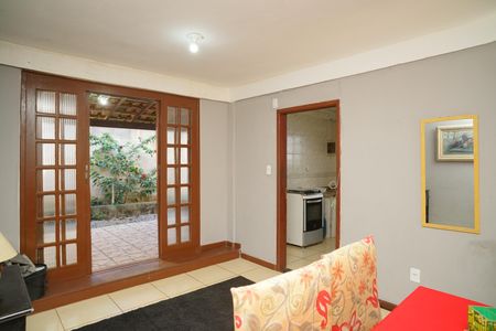 Casa para alugar com 60m², 2 quartos e 2 vagas Casa para alugar com 60m², 2 quartos e 2 vagasSala