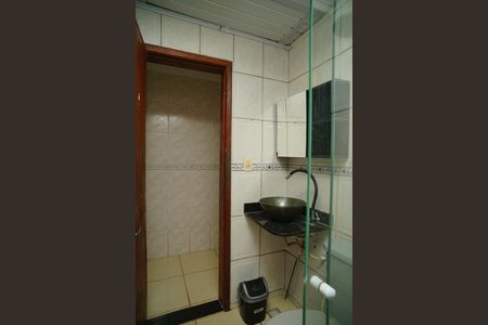 Casa para alugar com 60m², 2 quartos e 2 vagas Casa para alugar com 60m², 2 quartos e 2 vagasBanheiro