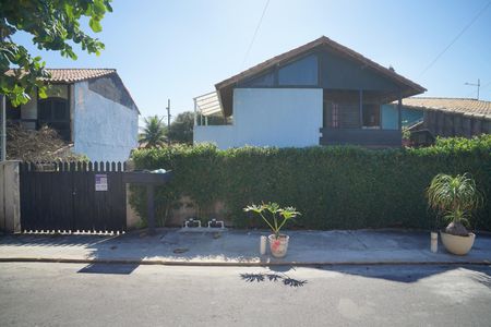 Casa para alugar com 60m², 2 quartos e 2 vagas Casa para alugar com 60m², 2 quartos e 2 vagasFachada