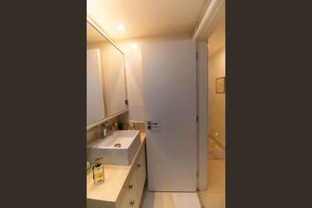 Apartamento à venda com 104m², 1 quarto e 1 vaga Apartamento à venda com 104m², 1 quarto e 1 vagaBanheiro da Suíte