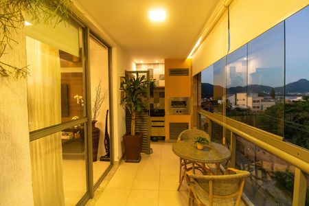 Apartamento à venda com 104m², 1 quarto e 1 vaga Apartamento à venda com 104m², 1 quarto e 1 vagaVaranda da Sala