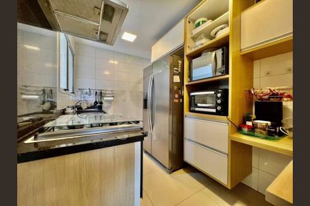 Apartamento à venda com 3 quartos, 121m² em Jardim Caravelas, São Paulo