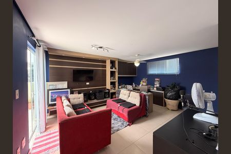Casa de condomínio à venda com 111m², 3 quartos e 3 vagasEscritório 