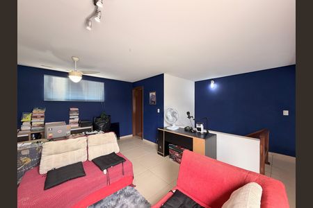 Casa de condomínio à venda com 111m², 3 quartos e 3 vagasEscritório 