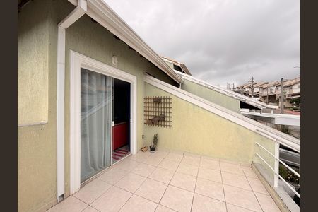 Casa de condomínio à venda com 111m², 3 quartos e 3 vagasVaranda