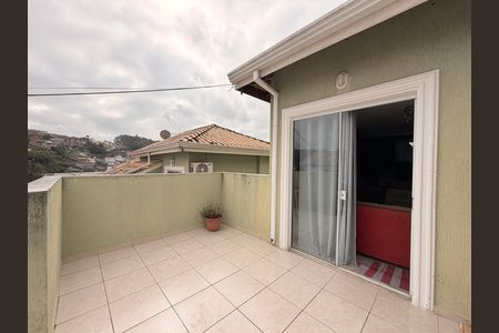 Casa de condomínio à venda com 111m², 3 quartos e 3 vagasVaranda