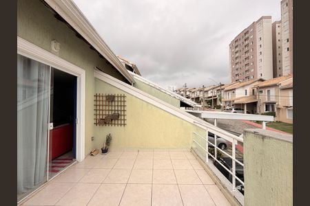 Casa de condomínio à venda com 111m², 3 quartos e 3 vagasVaranda