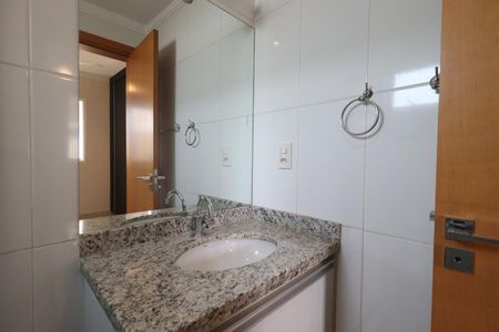 Apartamento para alugar com 174m², 3 quartos e 3 vagas Apartamento para alugar com 174m², 3 quartos e 3 vagasBanheiro da Suíte 1
