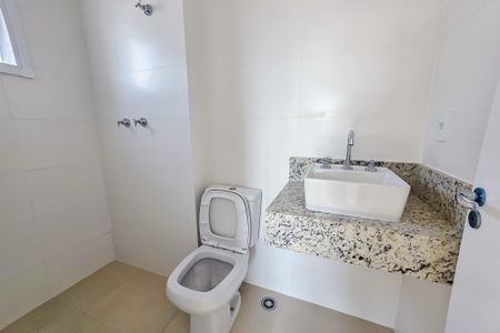 Apartamento à venda com 69m², 2 quartos e 2 vagasBanheiro da Suíte