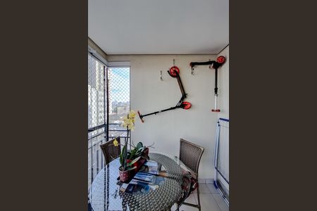 Apartamento à venda com 64m², 3 quartos e 1 vaga Apartamento à venda com 64m², 3 quartos e 1 vagaVaranda