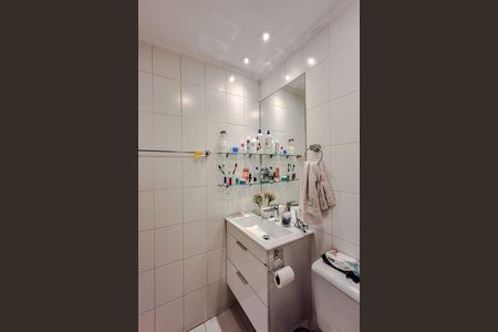 Apartamento à venda com 64m², 3 quartos e 1 vaga Apartamento à venda com 64m², 3 quartos e 1 vagaBanheiro da Suíte