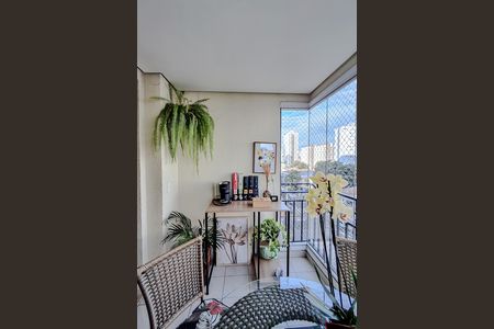 Apartamento à venda com 64m², 3 quartos e 1 vaga Apartamento à venda com 64m², 3 quartos e 1 vagaVaranda