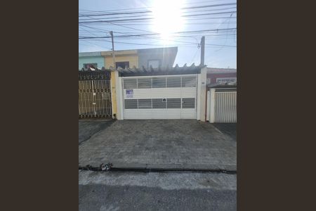 Casa à venda com 132m², 2 quartos e 2 vagas Casa à venda com 132m², 2 quartos e 2 vagasFachada