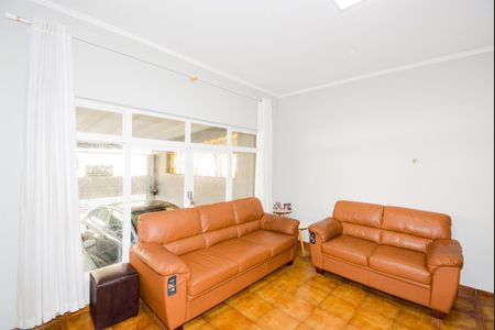Casa à venda com 132m², 2 quartos e 2 vagasSala