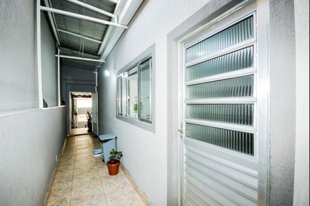 Casa à venda com 132m², 2 quartos e 2 vagasCorredor Social 