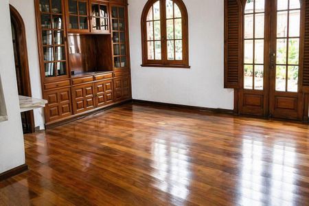 Casa à venda com 6 quartos, 301m² em Santa Lúcia, Belo Horizonte