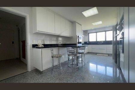 Apartamento à venda com 370m², 4 quartos e 5 vagas