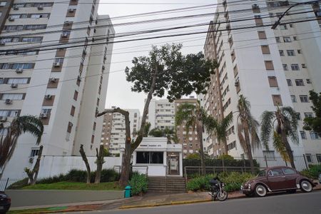 Apartamento para alugar com 55m², 2 quartos e 1 vaga Apartamento para alugar com 55m², 2 quartos e 1 vagaFachada