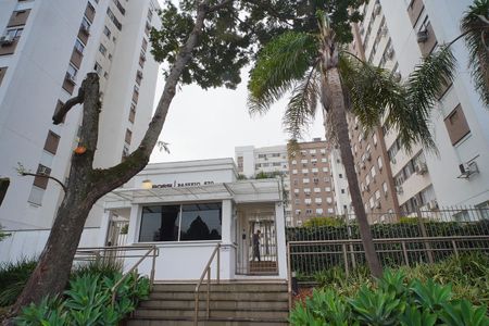 Apartamento para alugar com 55m², 2 quartos e 1 vaga Apartamento para alugar com 55m², 2 quartos e 1 vagaFachada