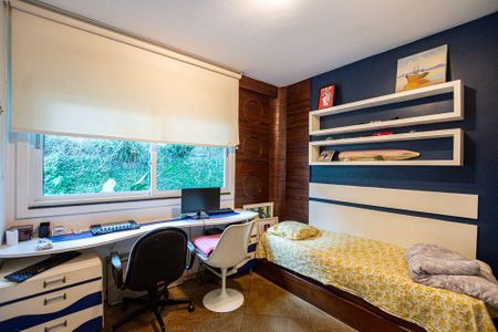 Casa à venda com 300m², 3 quartos e 4 vagas