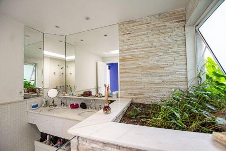 Casa à venda com 300m², 3 quartos e 4 vagas
