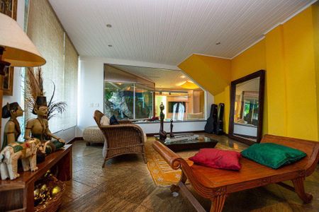 Casa à venda com 3 quartos, 300m² em Piratininga, Niterói