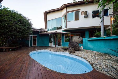 Casa à venda com 300m², 3 quartos e 4 vagas