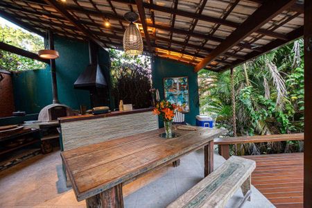 Casa à venda com 300m², 3 quartos e 4 vagas