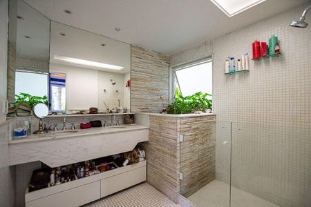 Casa à venda com 300m², 3 quartos e 4 vagas