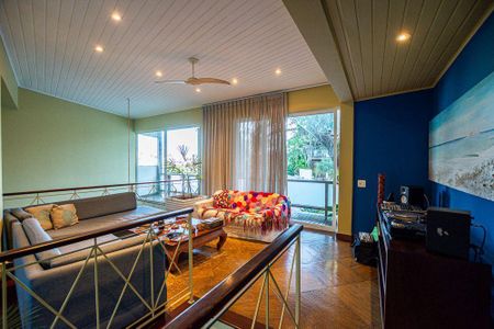 Casa à venda com 3 quartos, 300m² em Piratininga, Niterói