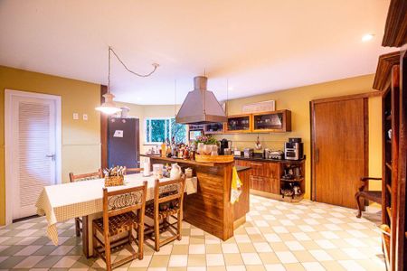 Casa à venda com 300m², 3 quartos e 4 vagas
