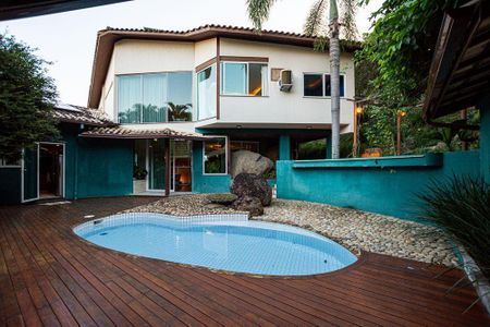 Casa à venda com 300m², 3 quartos e 4 vagas