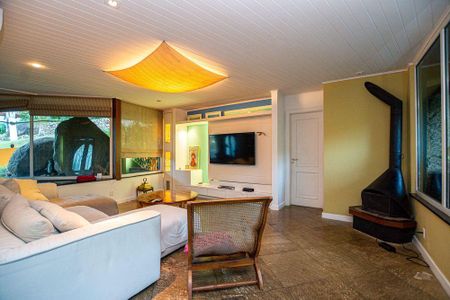 Casa à venda com 3 quartos, 300m² em Piratininga, Niterói
