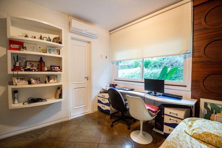 Casa à venda com 300m², 3 quartos e 4 vagas