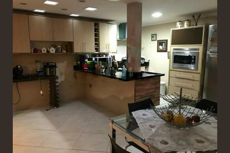 Casa à venda com 140m², 3 quartos e 2 vagas