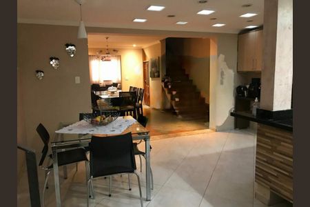 Casa à venda com 3 quartos, 140m² em Cupecê, São Paulo