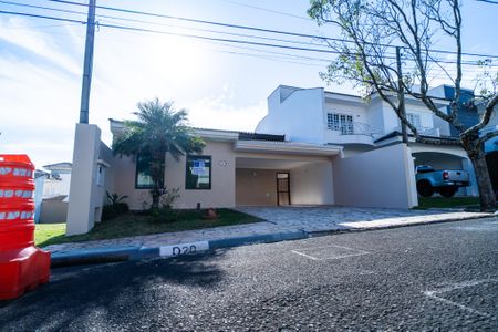 Casa de condomínio para alugar com 137m², 3 quartos e 4 vagas Casa de condomínio para alugar com 137m², 3 quartos e 4 vagasFachada