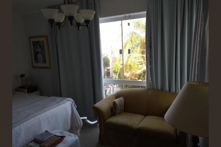 Casa à venda com 4 quartos, 137m² em Camboinhas, Niterói