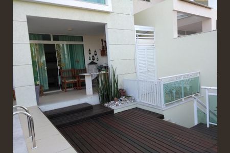 Casa à venda com 137m², 4 quartos e 2 vagas