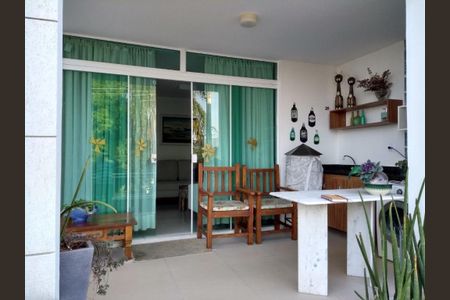 Casa à venda com 137m², 4 quartos e 2 vagas